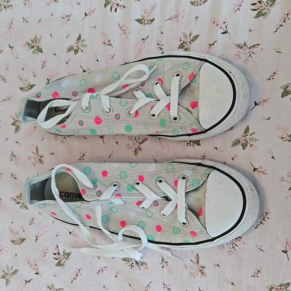 Converse Shoes - Converse low tops